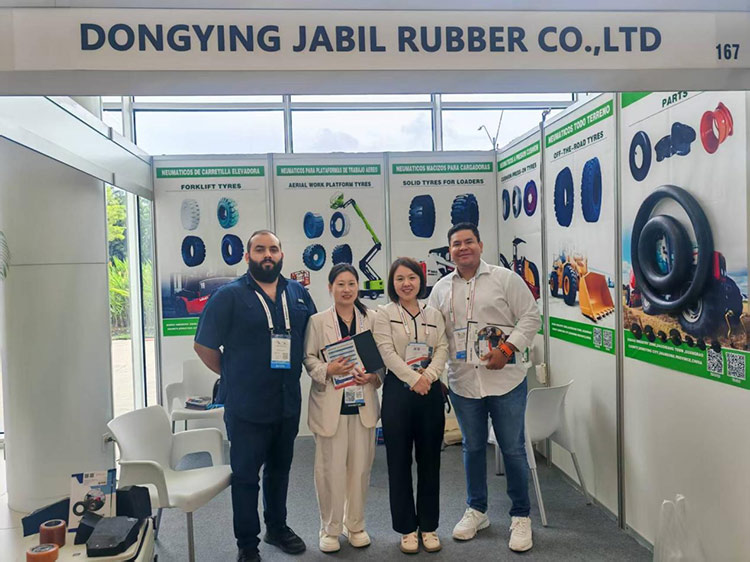 Tyres Jabil Shine на 2025 Panama International Tire Expo, достигайки до намерения за стратегическо сътрудничество с купувачи от множество страни Tyres Jabil Shine на 2025 Panama International Tire Expo, достигайки до намерения за стратегическо сътрудничество с купувачи от множество страни