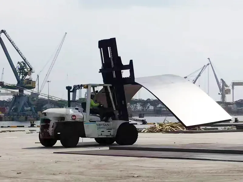 Масивни гуми 12.00-20 за пристанищни ремаркета